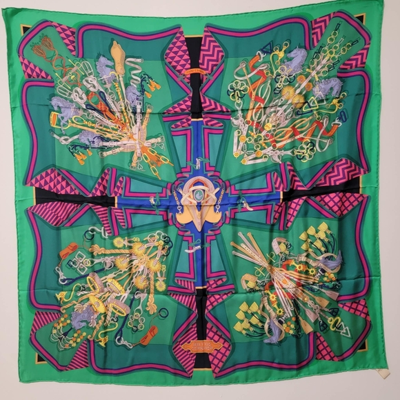 Hermes Bouquets Sellier Scarf 100%Silk - Picture 3 of 6